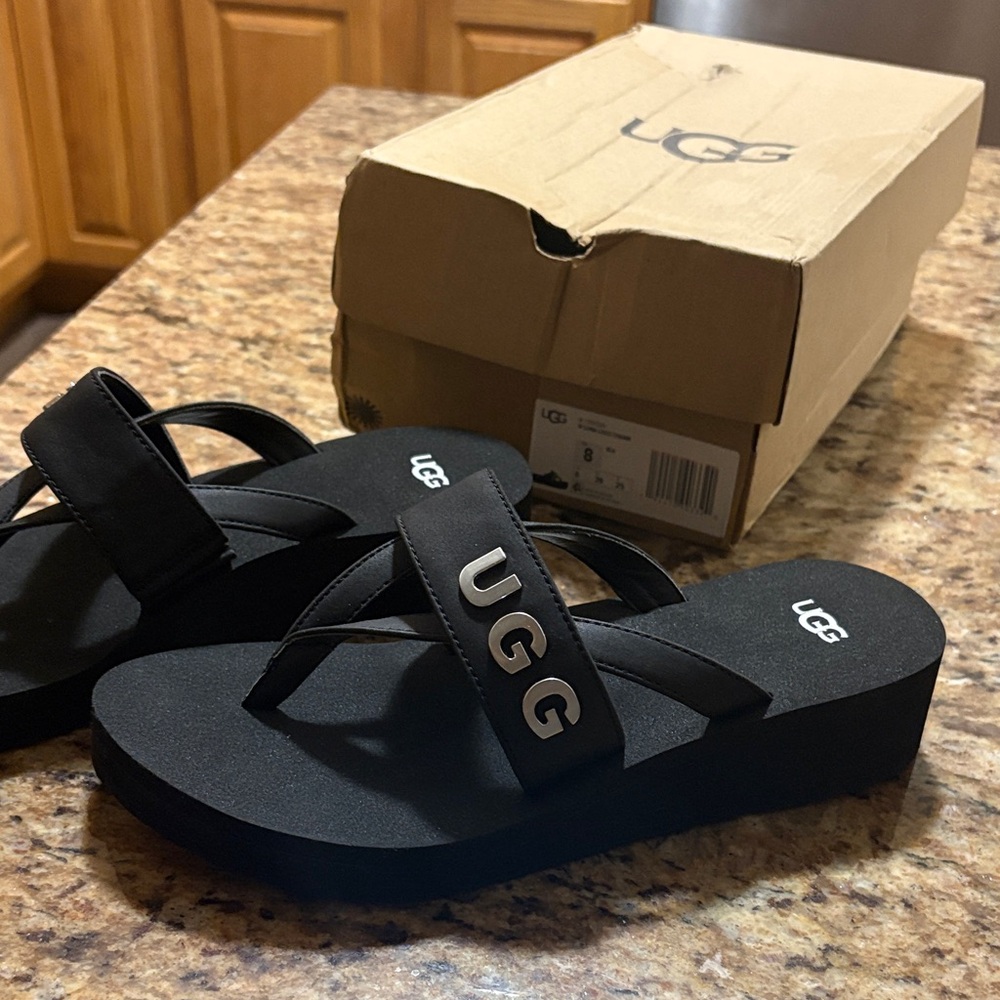UGG Women's Logo Charm Sandals - Black